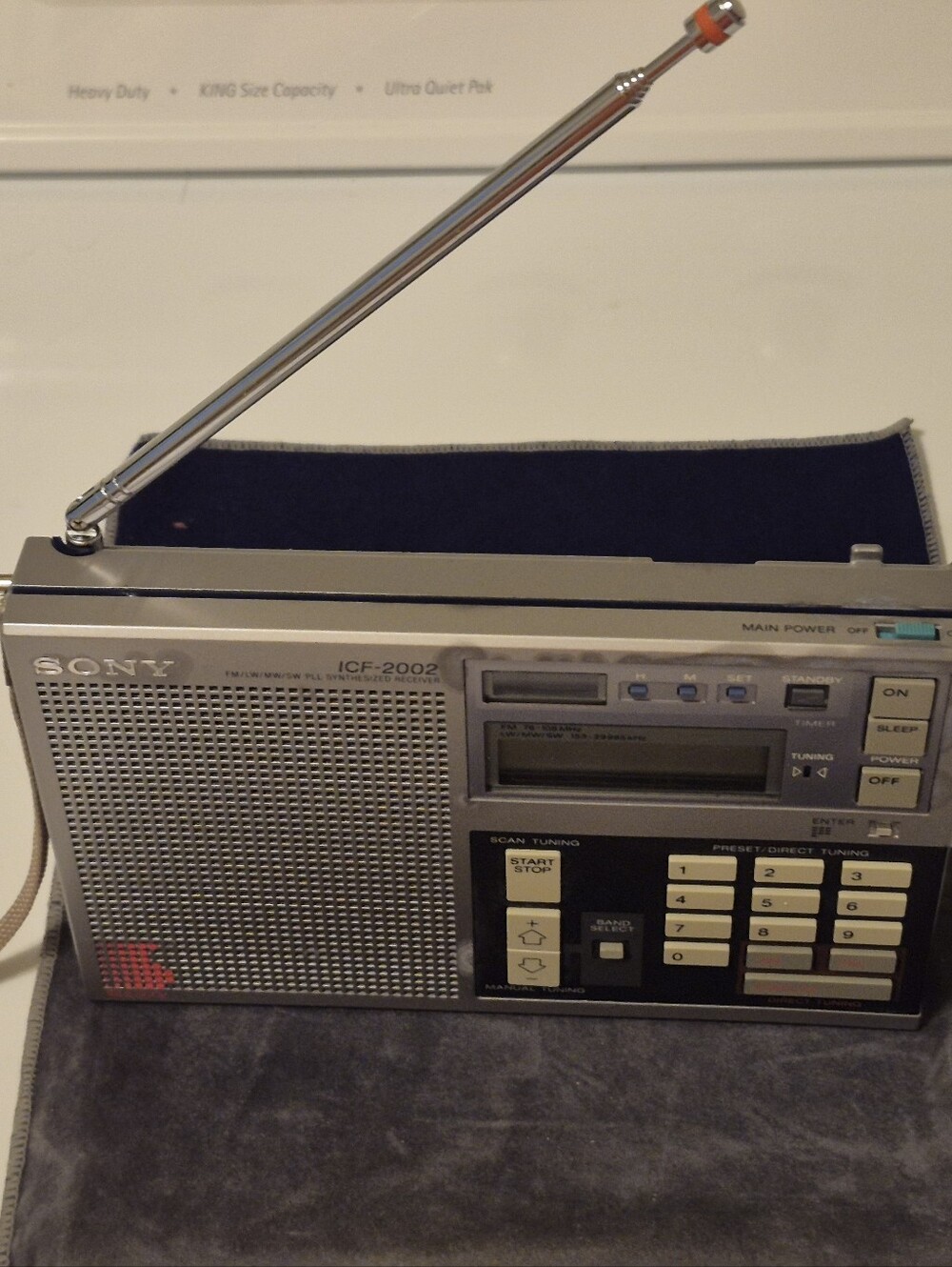 Vintage Sony Icf-2002 Radio - Picture 10 of 13